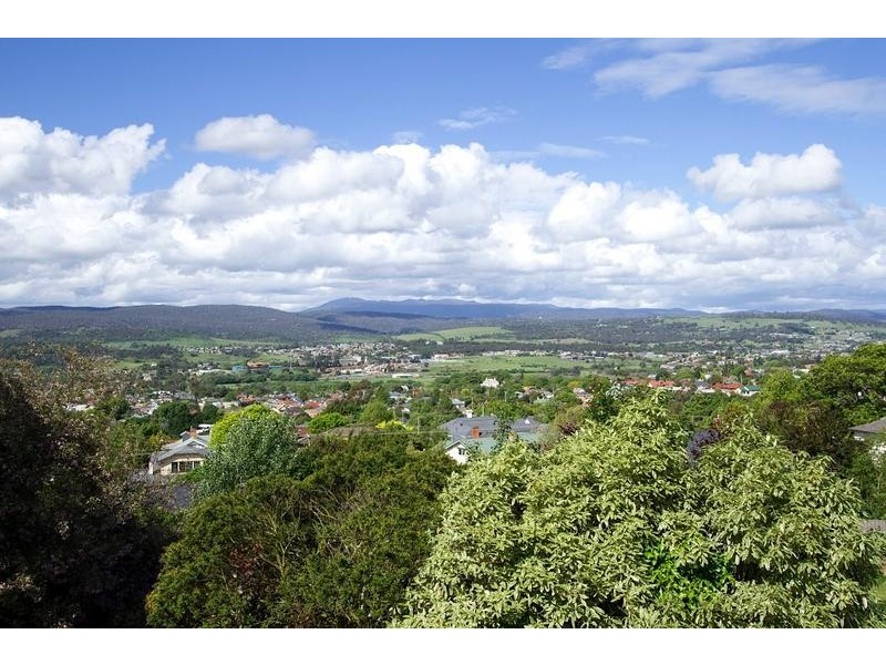 5 Churchill Crescent, Newstead TAS 7250