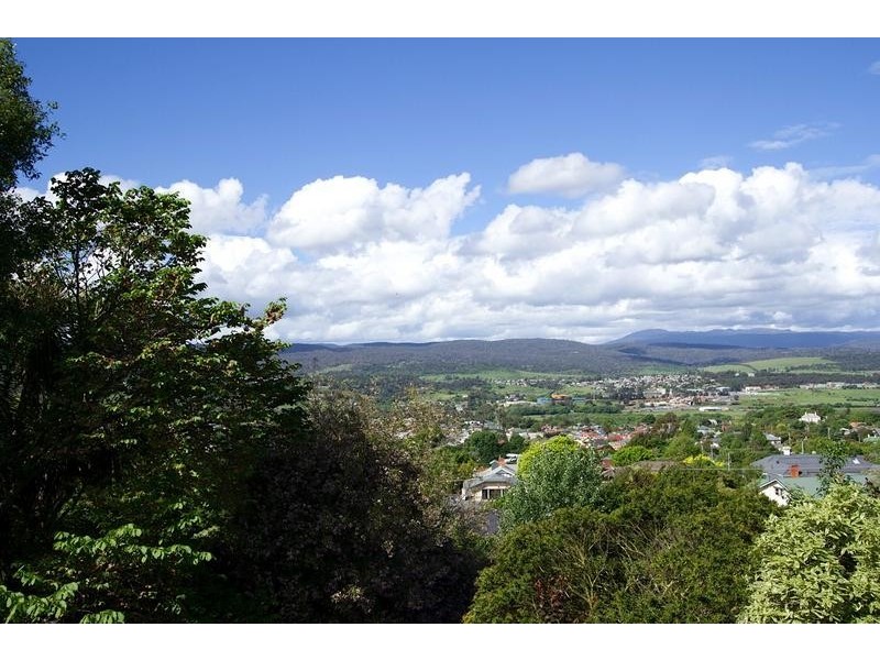 5 Churchill Crescent, Newstead TAS 7250