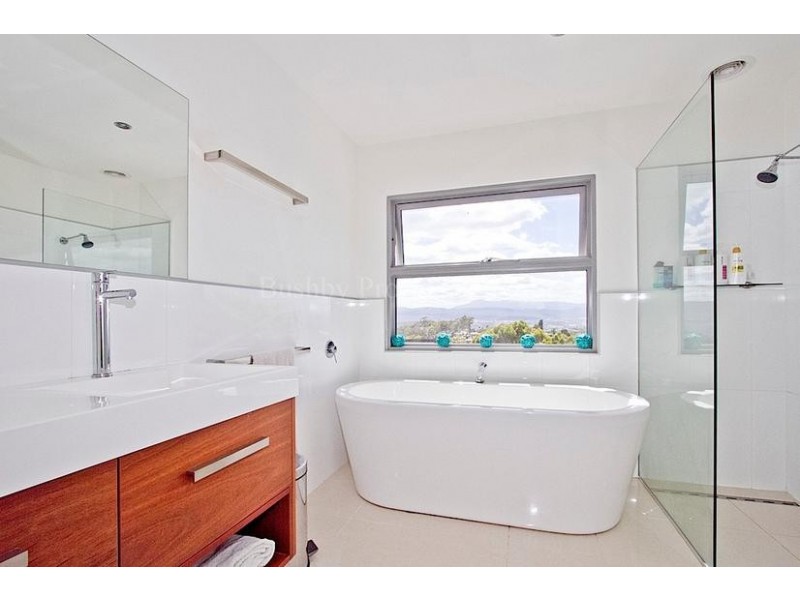 8 Sunnyside Crescent, Trevallyn TAS 7250