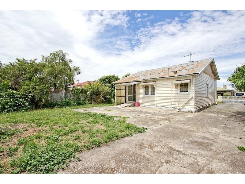 8 Howard Street, Invermay TAS 7248