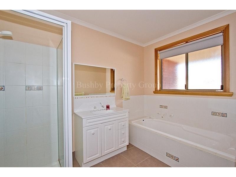 27a Bartlett Grove, Newnham TAS 7248