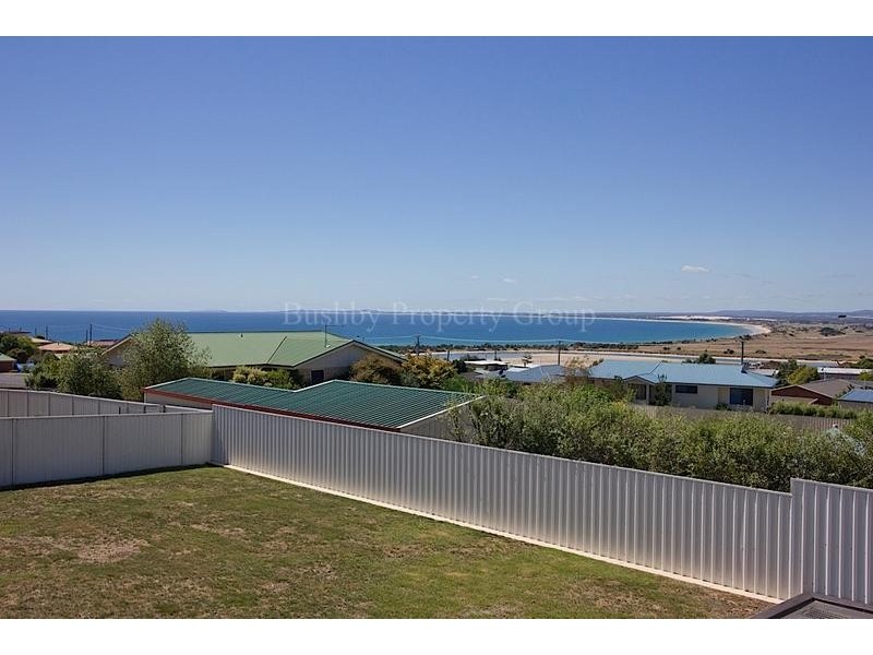 1/5 Andrews Place, Bridport TAS 7262