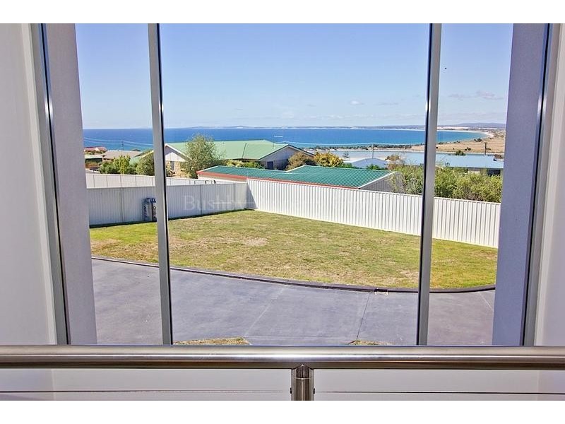 1/5 Andrews Place, Bridport TAS 7262