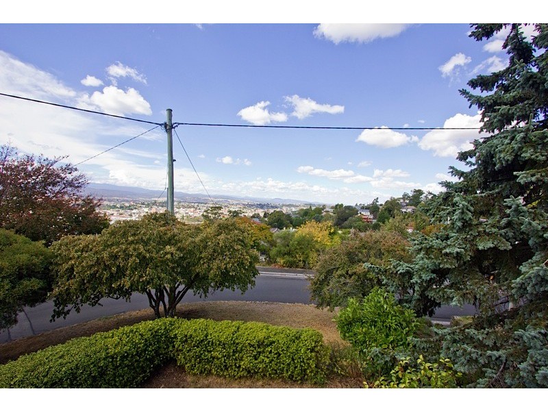 18 Broadview Crescent, Trevallyn TAS 7250