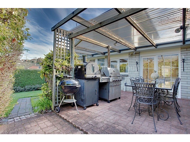 15 Chifley Street, Kings Meadows TAS 7249