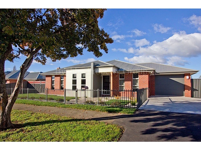 2/77a William Street, Westbury TAS 7303
