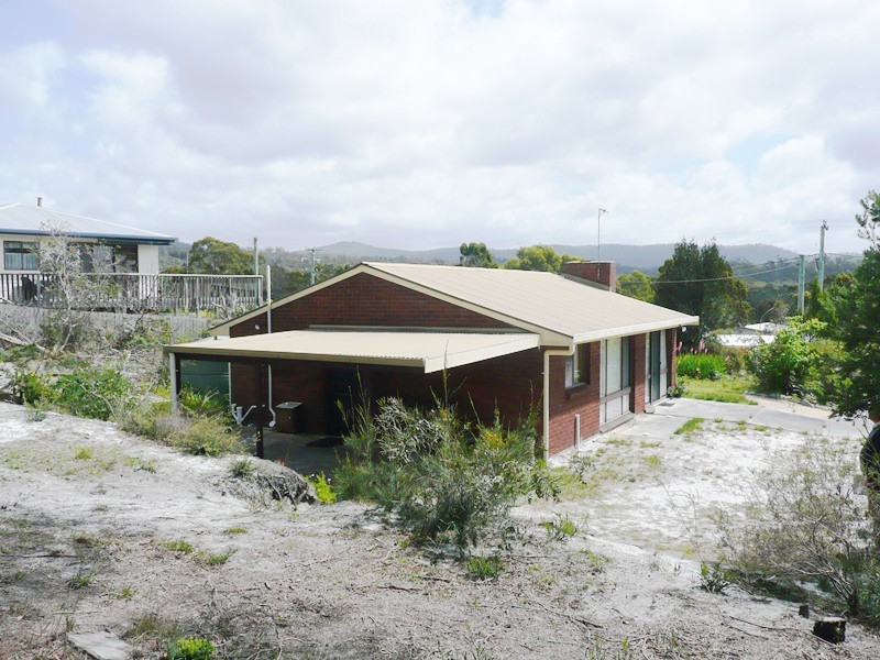 174 Main Road, Binalong Bay TAS 7216