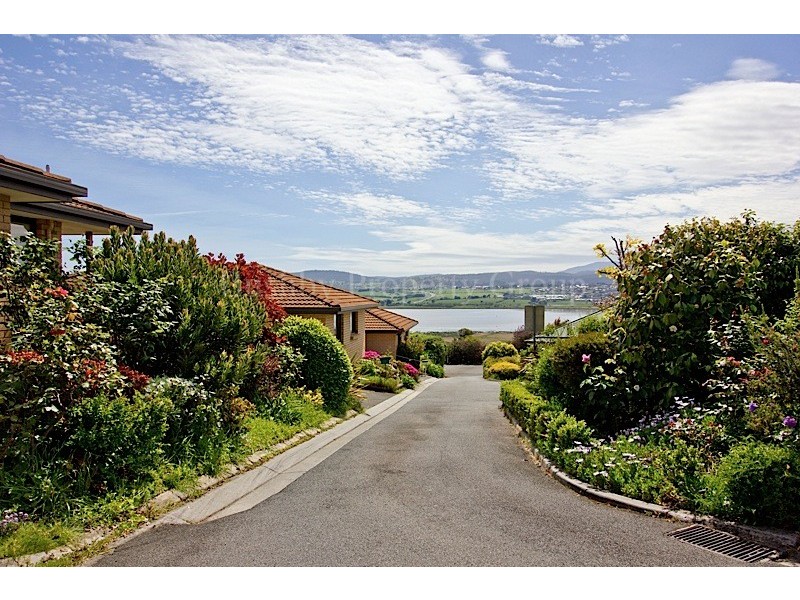 2 Winifred Circle, Riverside TAS 7250