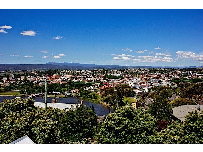 8 South Esk Road, Trevallyn TAS 7250