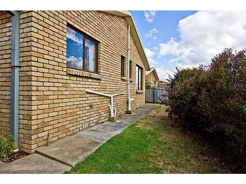 2/12 Bishops Drive, Newnham TAS 7248