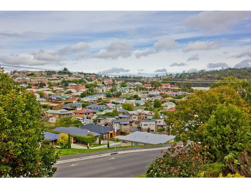 21 Meredith Crescent, South Launceston TAS 7249