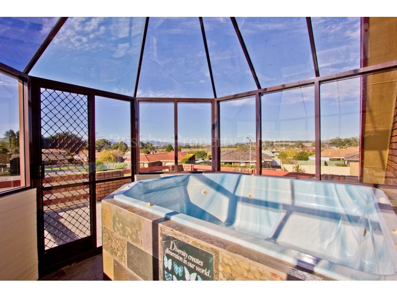 1 Denway Grove, Norwood TAS 7250