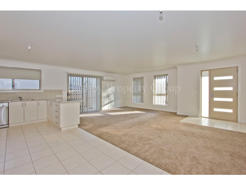 2/25a Adelaide Street, Westbury TAS 7303