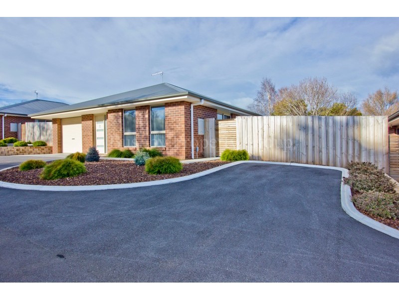 2/25a Adelaide Street, Westbury TAS 7303