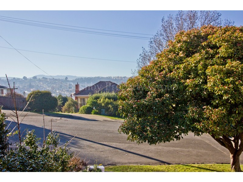 7 Connaught Place, West Launceston TAS 7250