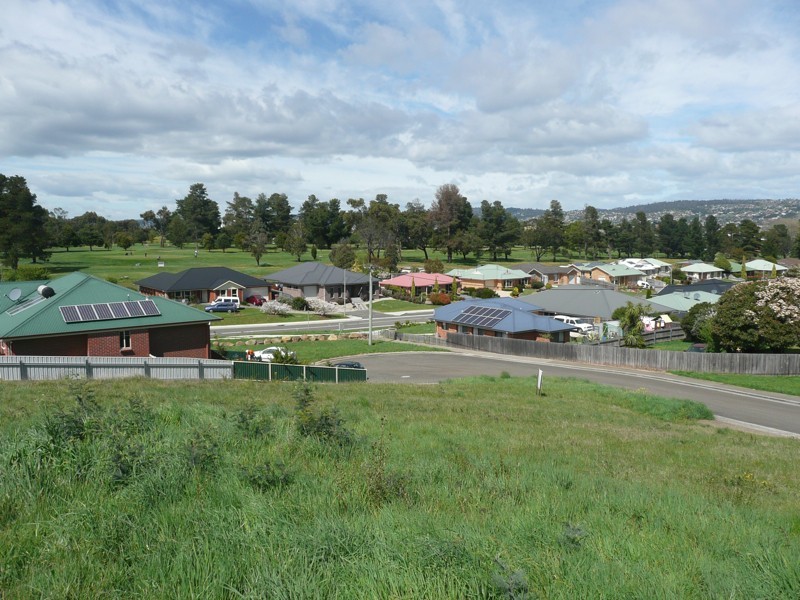 8 Meadowbank Road, Newnham TAS 7248