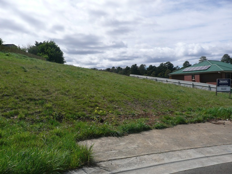 8 Meadowbank Road, Newnham TAS 7248