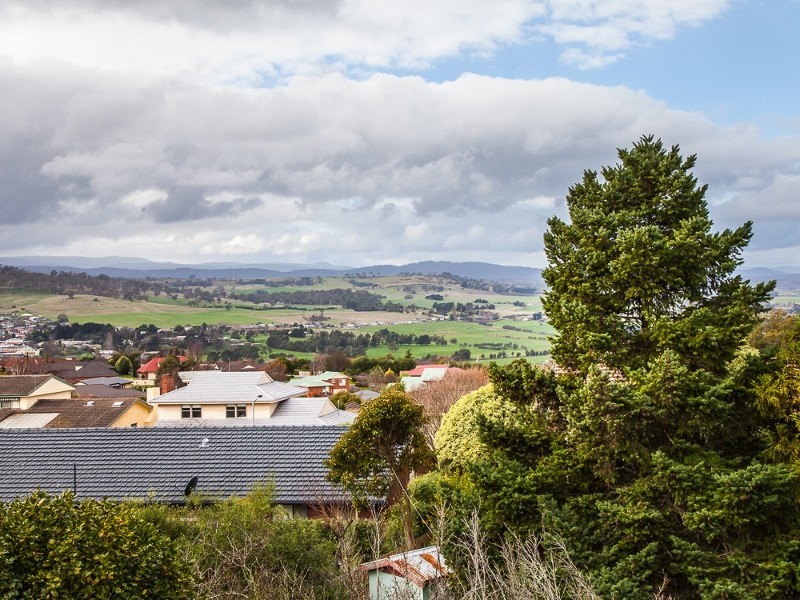 4 Gretna Grove, Norwood TAS 7250