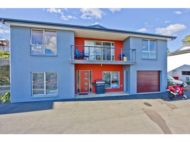 2/24 Roberts Crescent, Newnham TAS 7248