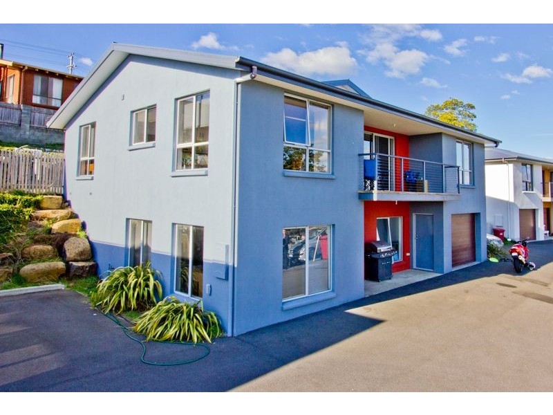 2/24 Roberts Crescent, Newnham TAS 7248