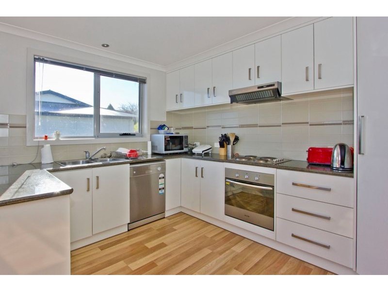 2/24 Roberts Crescent, Newnham TAS 7248