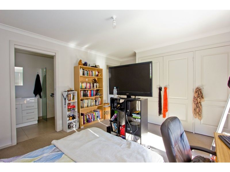 2/24 Roberts Crescent, Newnham TAS 7248
