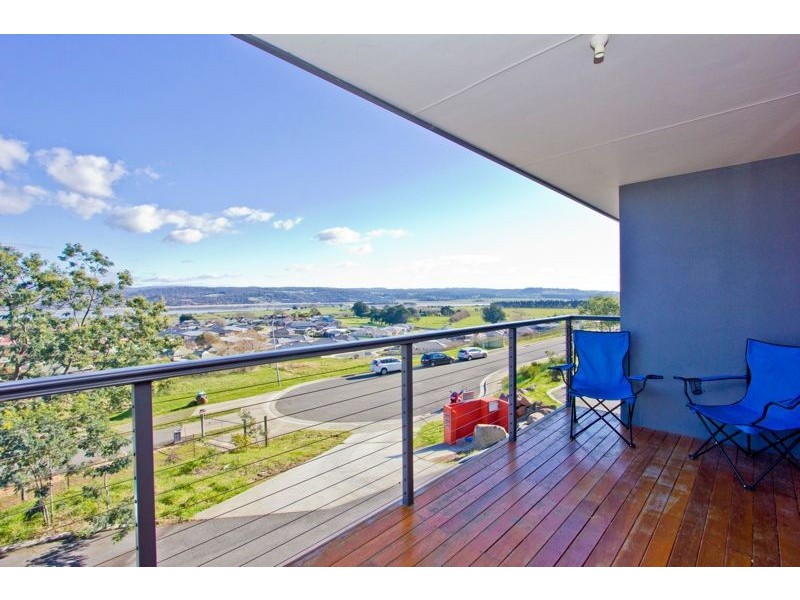 2/24 Roberts Crescent, Newnham TAS 7248