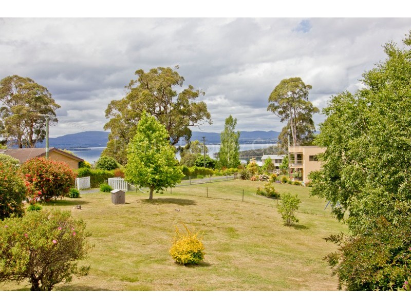 12 Augustus Road, Beauty Point TAS 7270