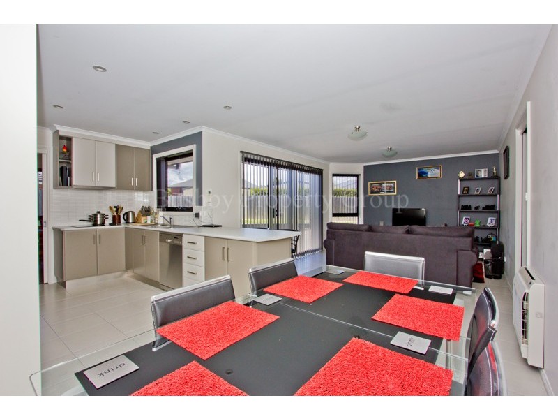 16 Carillion Court, Newnham TAS 7248