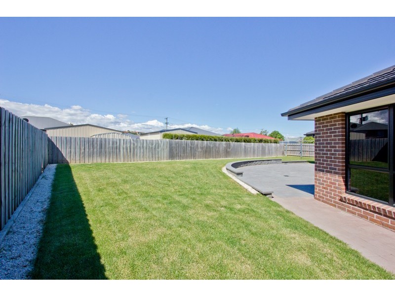 16 Carillion Court, Newnham TAS 7248