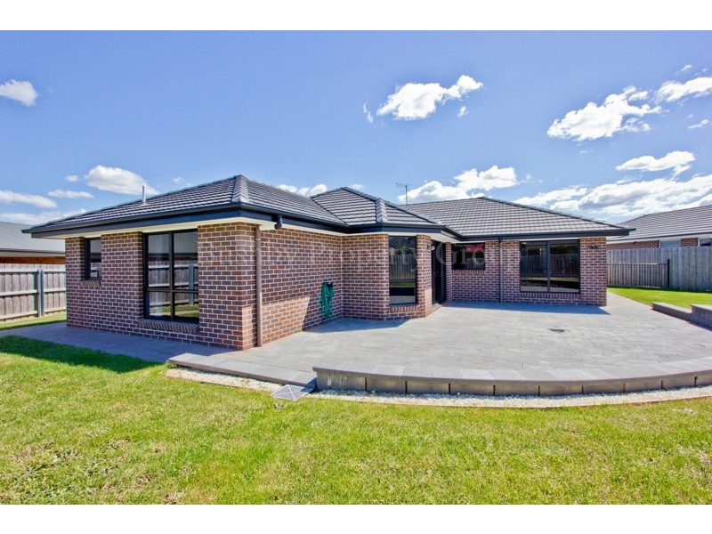 16 Carillion Court, Newnham TAS 7248