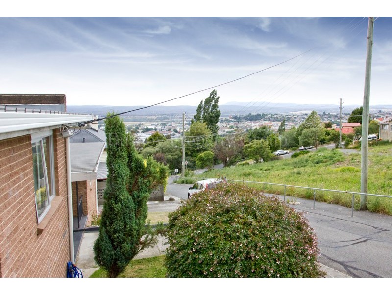 2/2 Wattle Way, Trevallyn TAS 7250