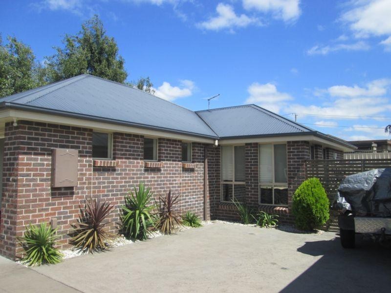 2/12 Bethune Place, Newnham TAS 7248