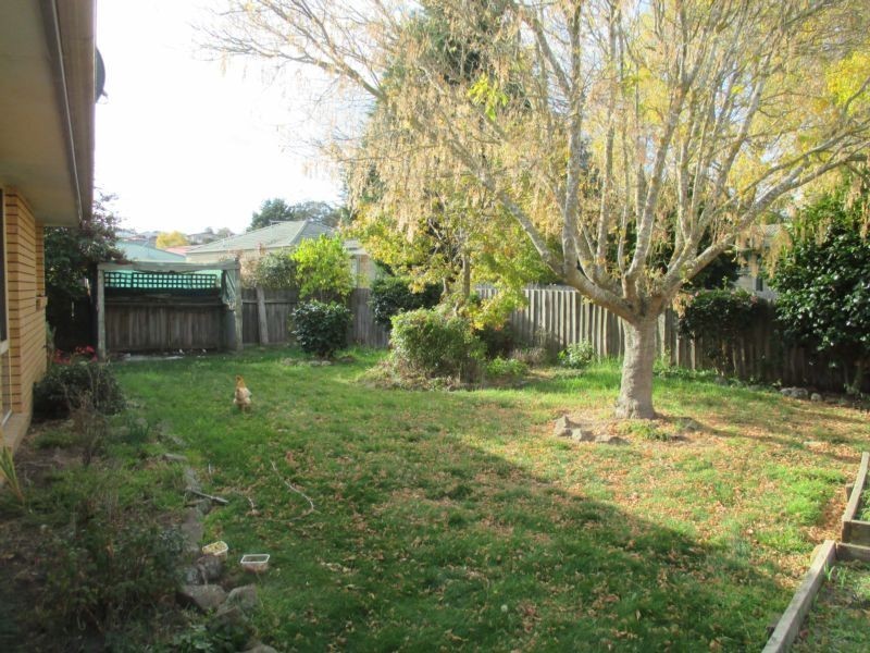 2/2 Roger Retreat, Newnham TAS 7248