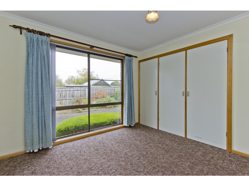 2/23 Button Street, Mowbray TAS 7248