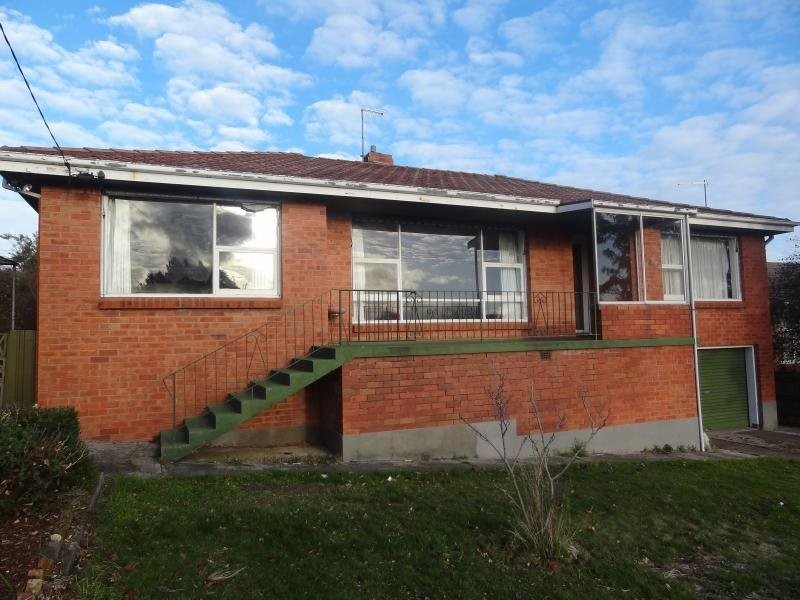 18 Helenwood Grove, Newnham TAS 7248