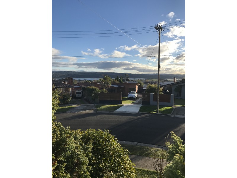 12 Helenwood Grove, Newnham TAS 7248