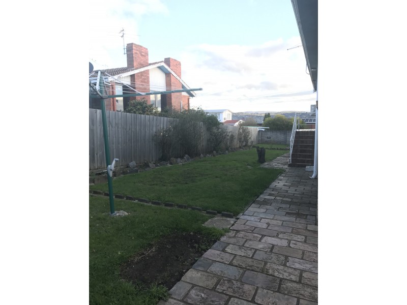 12 Helenwood Grove, Newnham TAS 7248