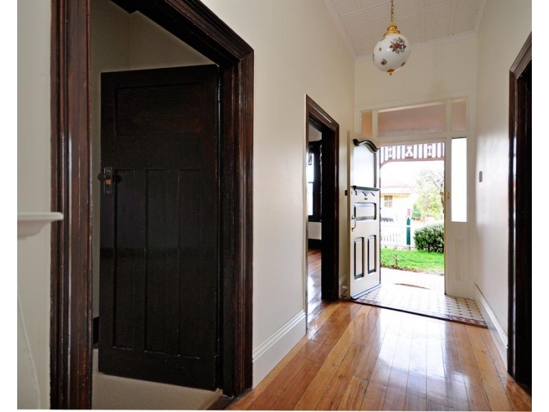 8 Henty Street, Invermay TAS 7248