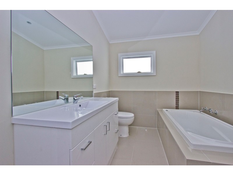 8 Howard Street, Invermay TAS 7248