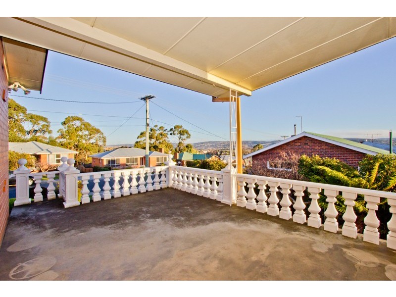 14 Ronneby Road, Newnham TAS 7248