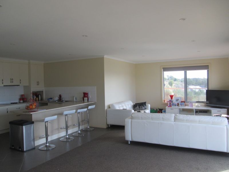 2/17 Carries Close, Riverside TAS 7250