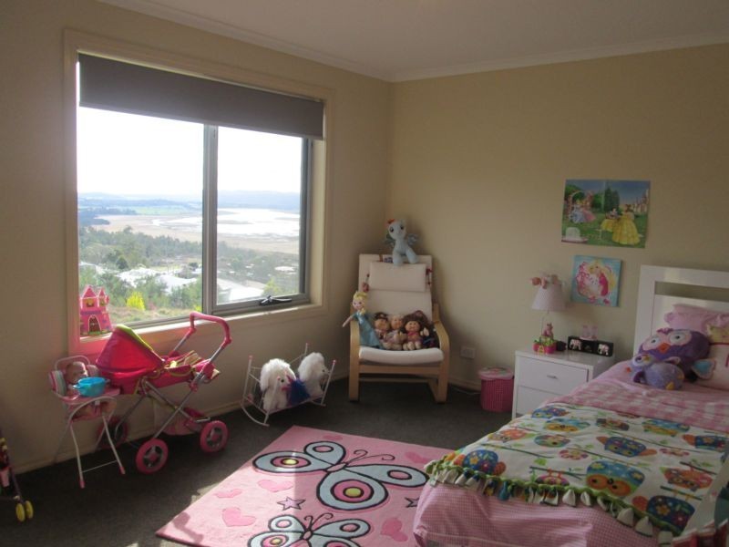 2/17 Carries Close, Riverside TAS 7250