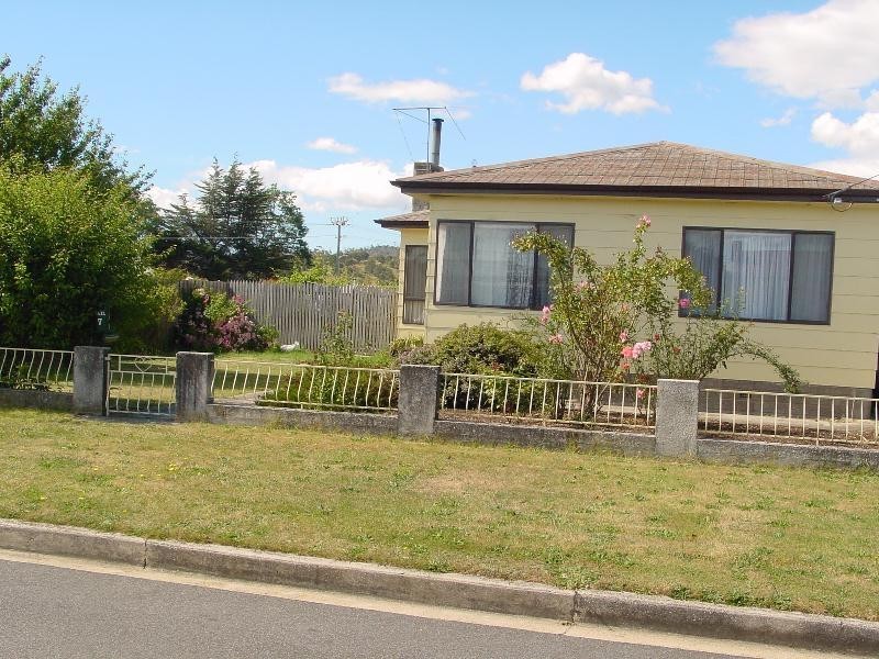 7 Trueman CRESCENT, Mowbray TAS 7248