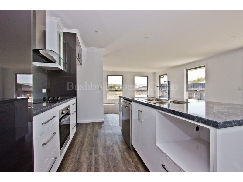 2/10 Shervan Court, Perth TAS 7300