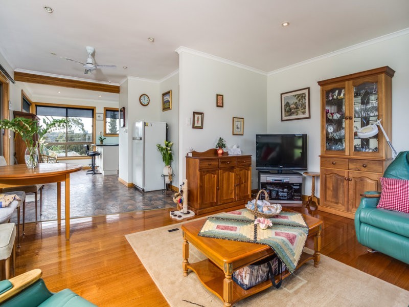 5 Taree Crescent, Gravelly Beach TAS 7276