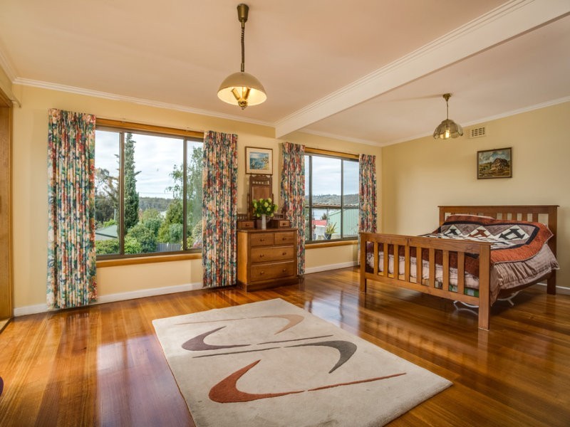 5 Taree Crescent, Gravelly Beach TAS 7276