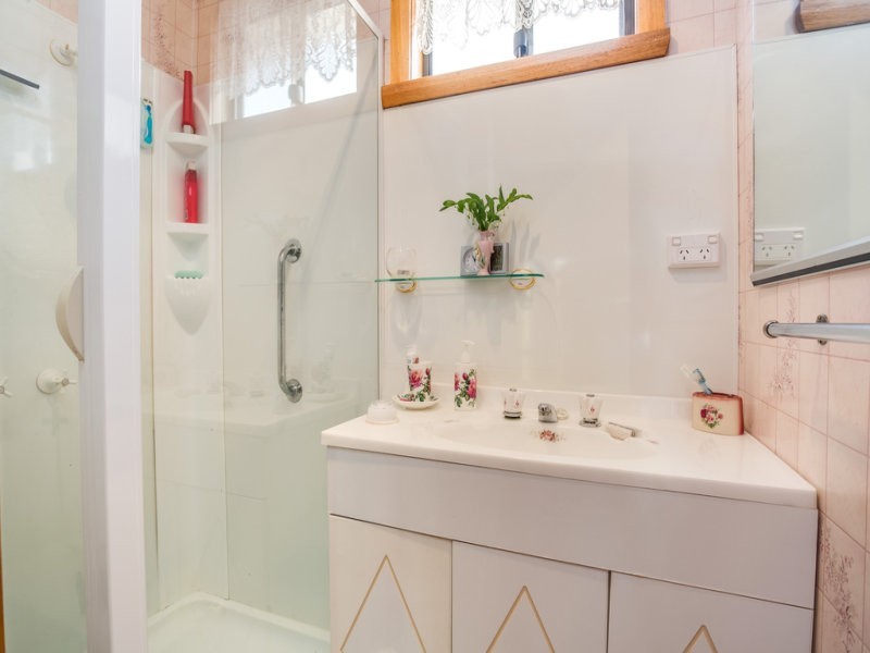 5 Taree Crescent, Gravelly Beach TAS 7276
