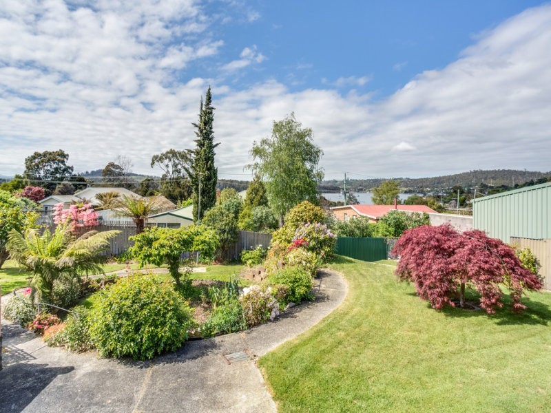 5 Taree Crescent, Gravelly Beach TAS 7276