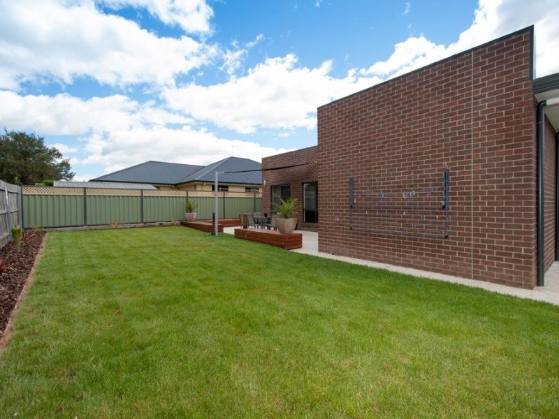 28 Bethune Place, Newnham TAS 7248